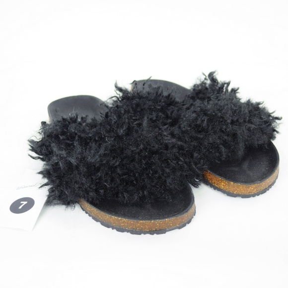 fuzzy flip flops